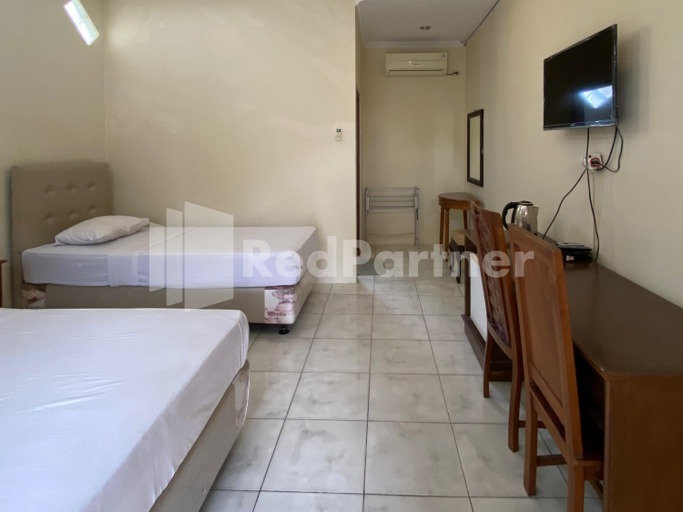 Bedroom 4, Hotel Kurnia @ Jln Pemuda Blora RedPartner, Blora