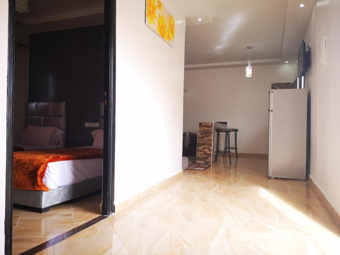 Bedroom 2, Equinox, Tan-Tan