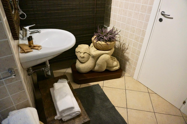 Bathroom 3, Il Geco, Matera