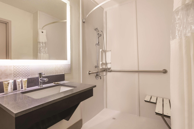 Bathroom 4, Country Inn & Suites by Radisson, North Little Roc, Pulaski
