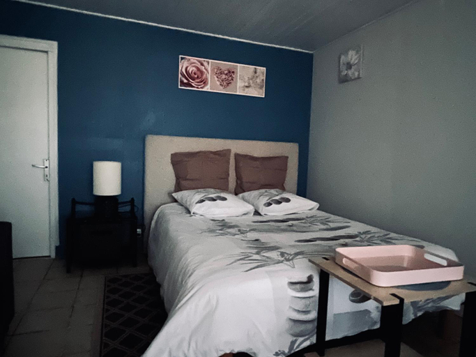 Bedroom 2, La Ligonne, Charente