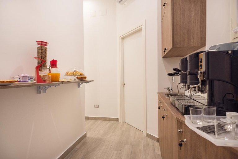 Others 3, B&B Toledo one, Napoli