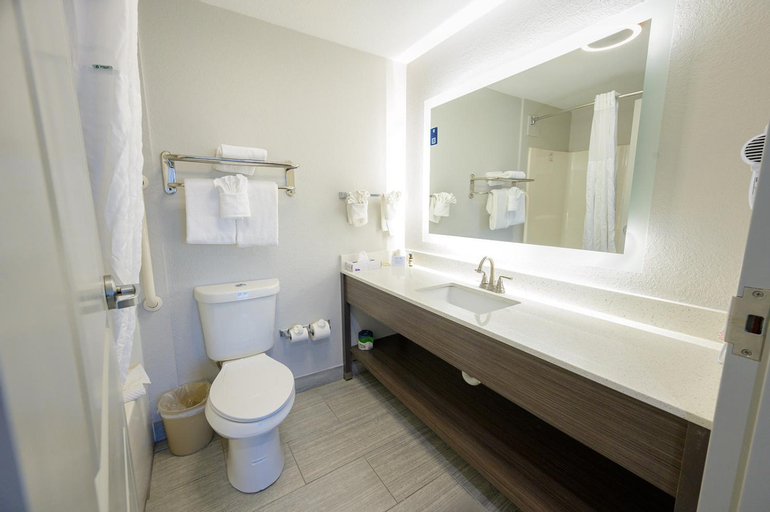 Bathroom 15