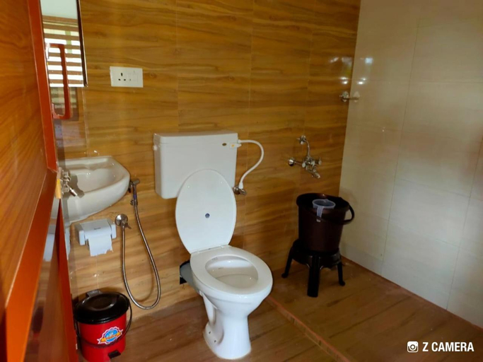 Bathroom 2, Noahs Nest Tree house, Idukki