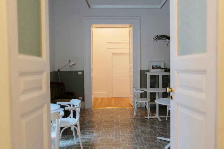 Others 3, Interno21, Napoli