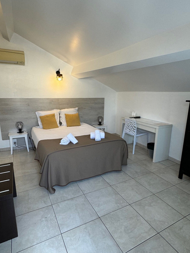 Bedroom 3, Hotel le Médieval, Gard