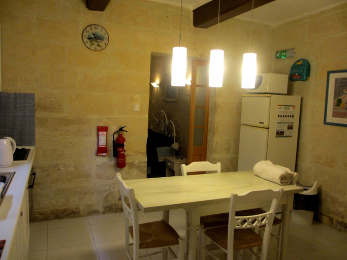 Others 4, 19th Century Apartment