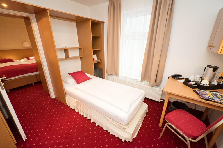 Bedroom 2, City-Hotel Am Wasserturm Halle, Halle (Saale)