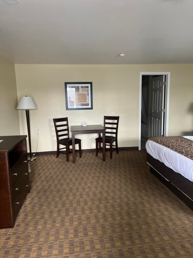 Bedroom 2, GuestHouse Inn & Suites Montesano, Grays Harbor