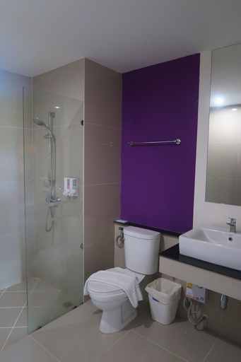 Bathroom 4, S4 Naiyang Beach Resort, Pulau Phuket
