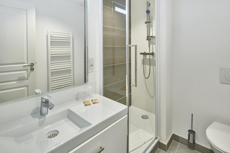 Bathroom 5, Résidence Vacances Bleues Les Coteaux Jonzac, Charente-Maritime