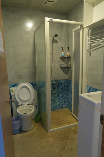 Bathroom 2, Being Outdoors B & B, New Taipei City