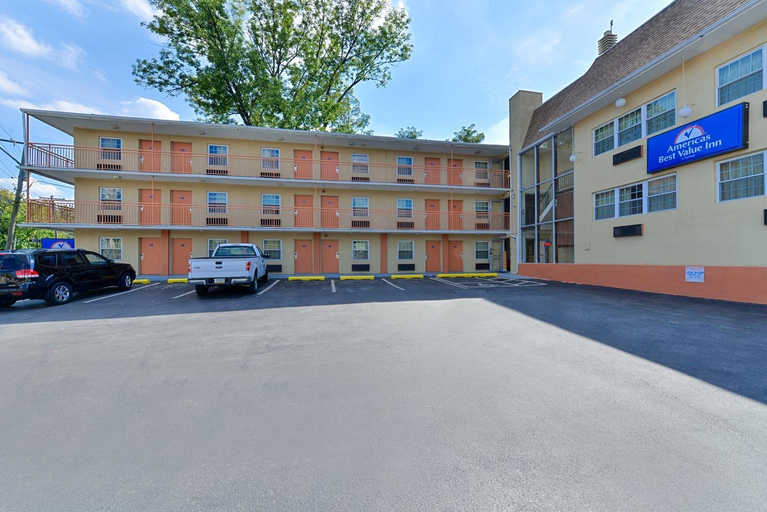 Exterior & Views 1, Media Inn & Suites, Delaware
