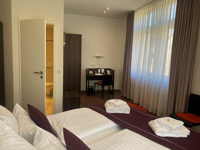 Bedroom 4, sevenDays Hotel BoardingHouse, Karlsruhe
