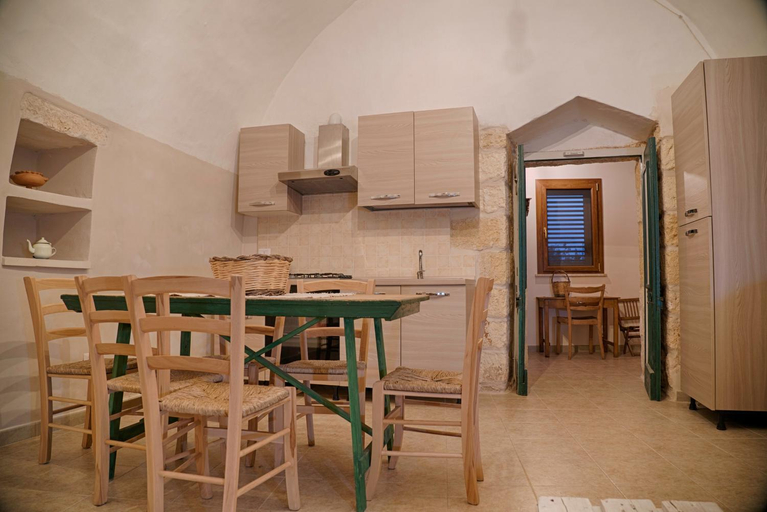 Others 4, Lucapannune, Lecce