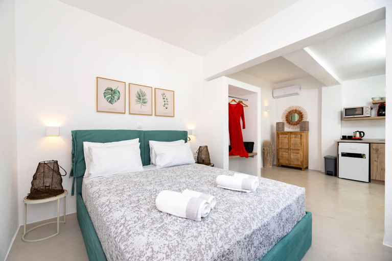 Bedroom 3, AERENIA SUITES, South Aegean