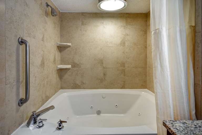 Bathroom 5, Doubletree By Hilton Augusta, Richmond
