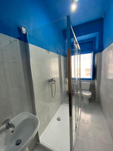 Bathroom 3, Lisbon Bangla, Lisbon