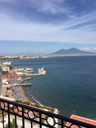 Others 4, Lux, Napoli
