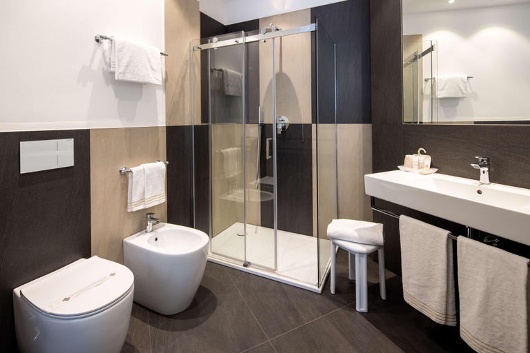 Bathroom 7