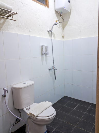 Bathroom 16