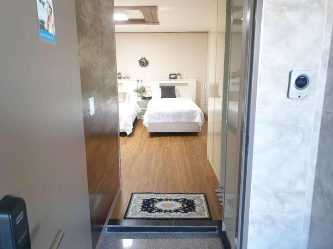 Bathroom 4, H.Y Choi Hostel, Seogwipo