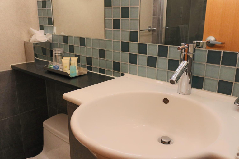 Bathroom 4, Charlesmark Hotel, Boston