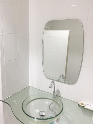 Bathroom 13