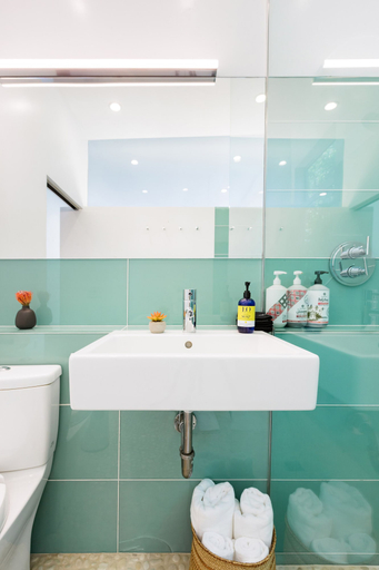 Bathroom 3, Palms Place, Los Angeles