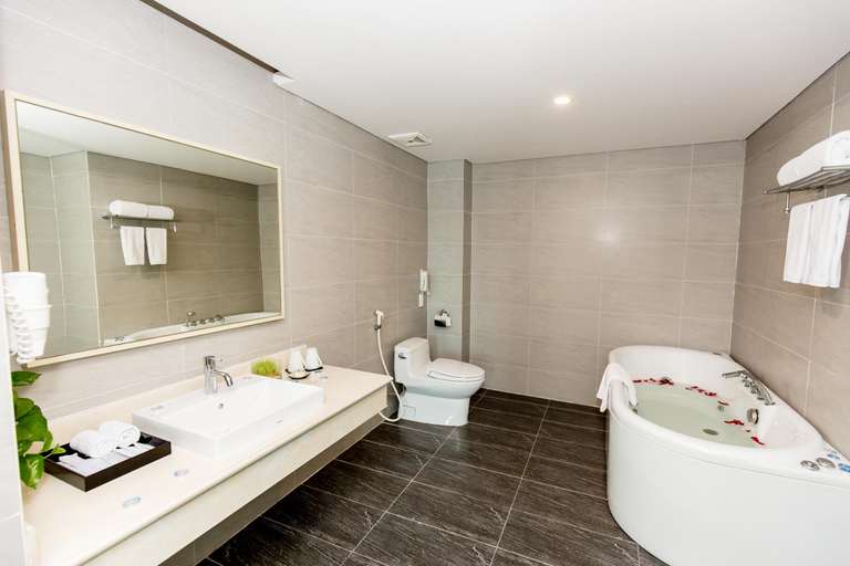 Bathroom 5, Muong Thanh Luxury Dien Lam, Diễn Châu