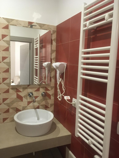 Bathroom 4, Robin Rooms, Fermo