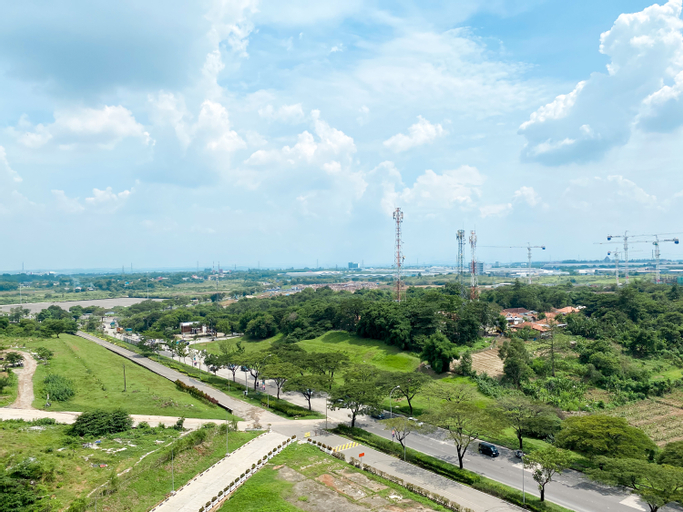 Exterior & Views 4, Good Deal and Modern Look 3BR Meikarta Apartment By Travelio, Cikarang