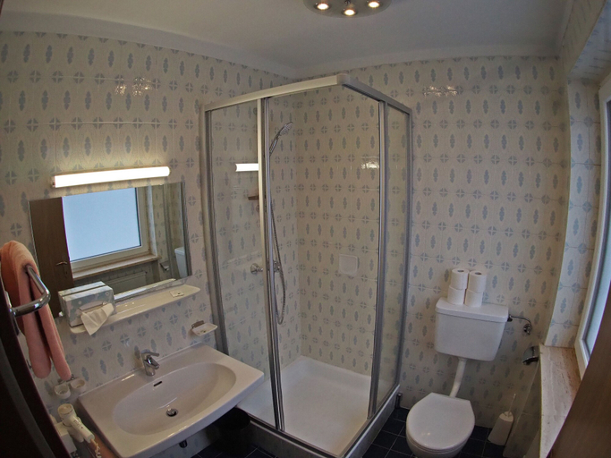 Bathroom 3, Hotel Egerthof B&B, Innsbruck Land