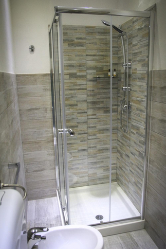 Bathroom 5, B&B Solarium, Syracuse