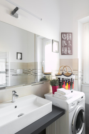 Bathroom 2, Galeria Home Apartments, Rome