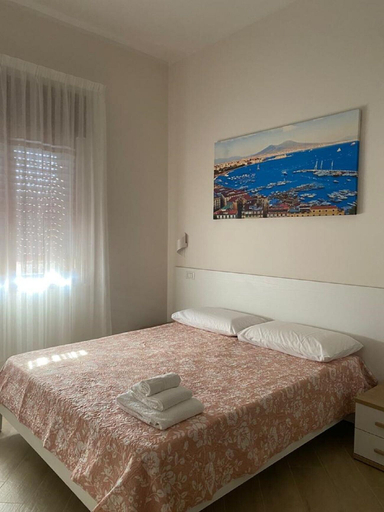 Bedroom 4, B&B DonnaRooms Pompeii, Napoli