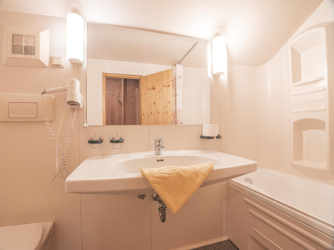 Bathroom 4, Hotel Mitterhof, Schwaz