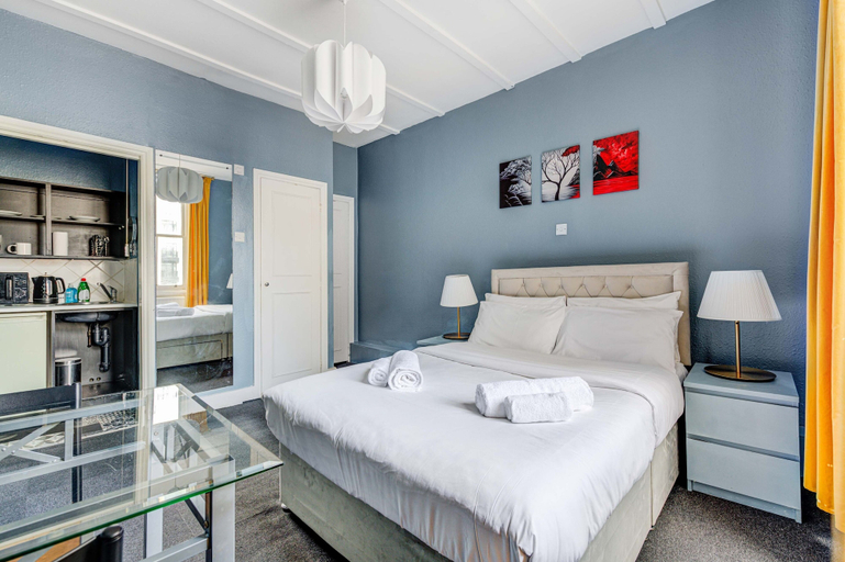 Bedroom 2, Kensington Gardens, London