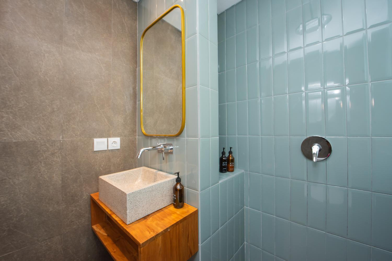 Bathroom 10