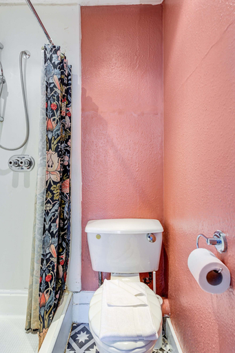 Bathroom 3, Kensington Gardens, London