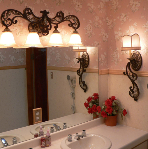 Bathroom 3, Mistral, Minamiuonuma