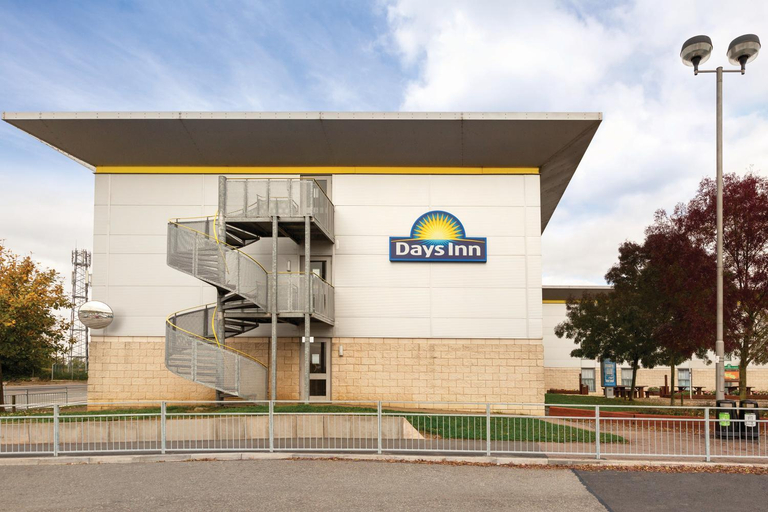 Exterior & Views 2, Days Inn by Wyndham Leicester Forest East M1, Leicestershire