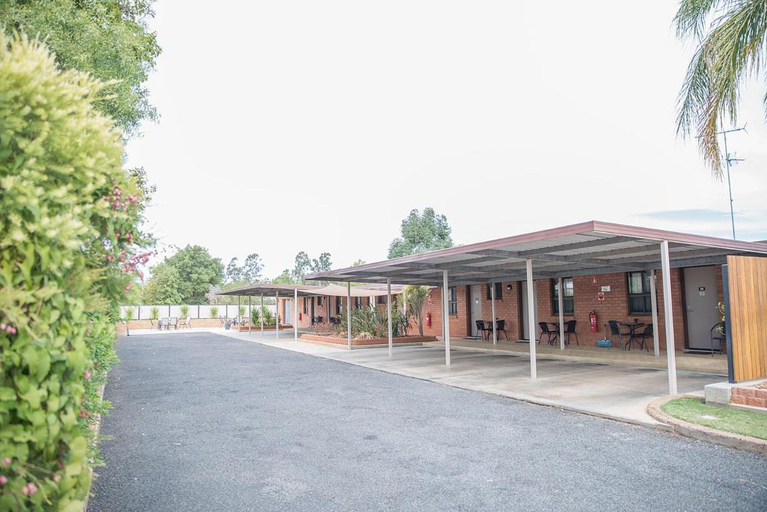 Exterior & Views 2, Charleville Motel, Murweh
