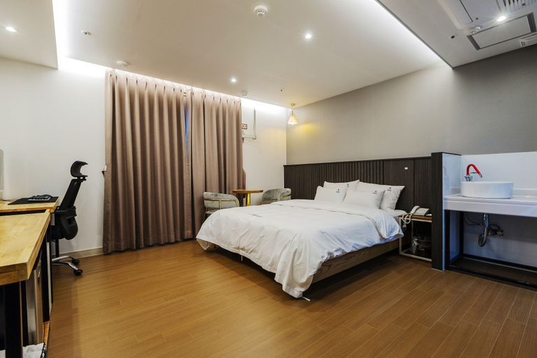 Others 5, Karat Hotel, Busanjin
