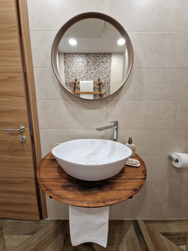 Bathroom 3, Wine & Apartment VINALES, Koper