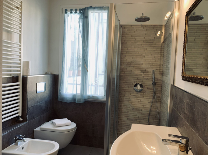 Bathroom 4, Appartamenti St'Andrea, La Spezia