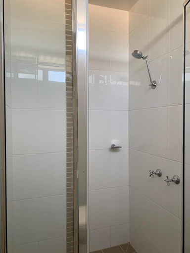 Bathroom 4, Charleville Motel, Murweh