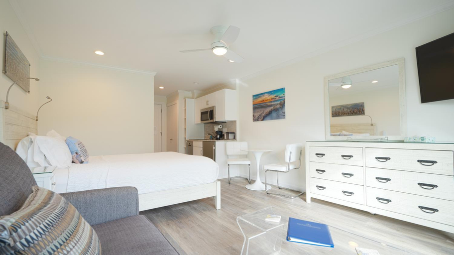 Bedroom 3, East Hampton House Resort, Suffolk