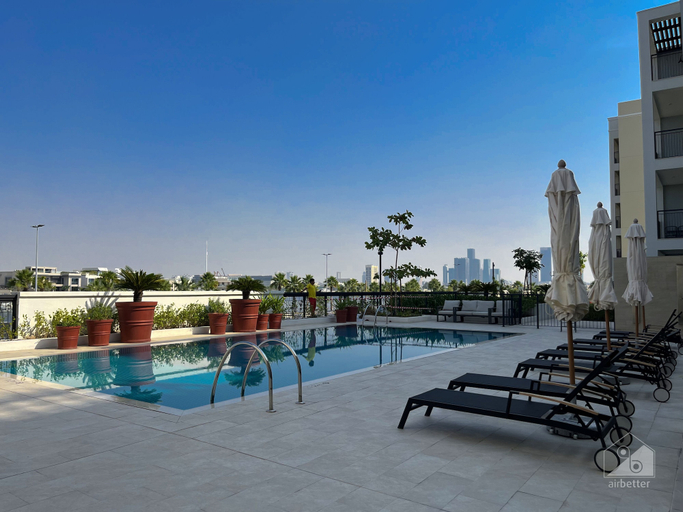 Outdoor pool 5, Stunning Beach View Apt. with Balcony Jumeirah La Mer, Dubai