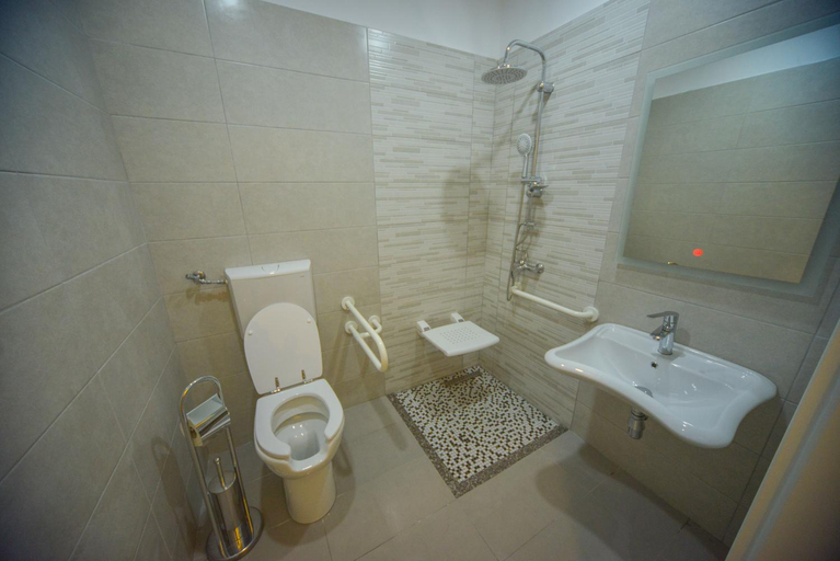 Bathroom 5, Hotel Elesio, Kavajës